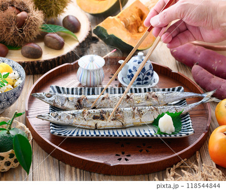 秋の食材 ( さんま 栗ご飯 かぼちゃ 柿 お芋 柚子 ) 秋の食材 ( さんま 栗ご飯 かぼちゃ 柿 お芋 柚子 ) 118544844