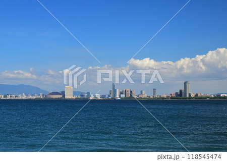 能古渡船場から見える福岡市ベイエリアの風景 118545474