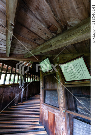 新緑の会津さざえ堂の内部 新緑の会津さざえ堂の内部 118546141