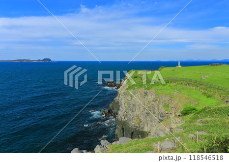 【佐賀県】肥前立石埼灯台と杉の原放牧場と小川島 【佐賀県】肥前立石埼灯台と杉の原放牧場と小川島 118546518