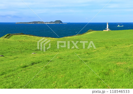 【佐賀県】肥前立石埼灯台と杉の原放牧場と小川島 118546533