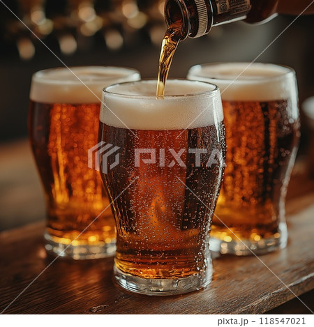 カウンターに置かれたビール 118547021