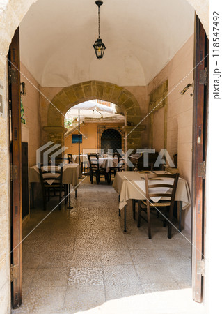 歴史あるイタリアの小さなレストラン 118547492