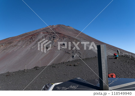 富士山のもう一つの山頂　宝永山 118549940
