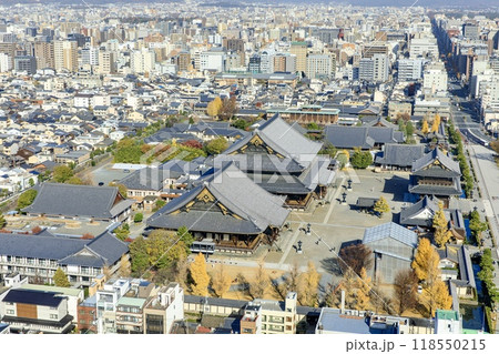 京都府、東本願寺の俯瞰 118550215