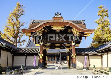 京都府、東本願寺の阿弥陀堂門 118550428