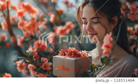 A mother receiving a handmade card on Mothers Day close-up 118551404