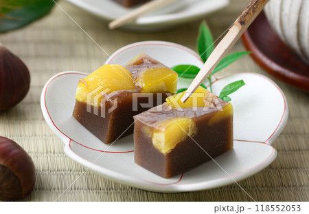日本を代表する和菓子 羊羹 （ 栗蒸し羊羹 ） 118552053