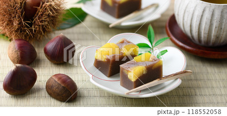 日本を代表する和菓子 羊羹 ( 栗蒸し羊羹 ) 日本を代表する和菓子 羊羹 ( 栗蒸し羊羹 ) 118552058