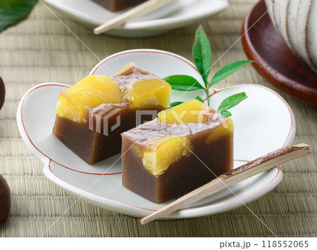 日本を代表する和菓子 羊羹 （ 栗蒸し羊羹 ） 118552065