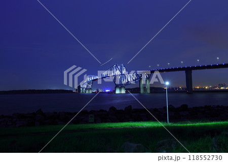 《東京都》ゲートブリッジの夜景・交通物流イメージ 118552730