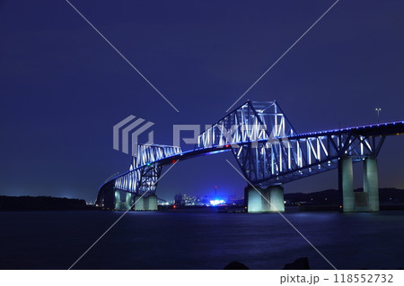 《東京都》ゲートブリッジの夜景・交通物流イメージ 118552732