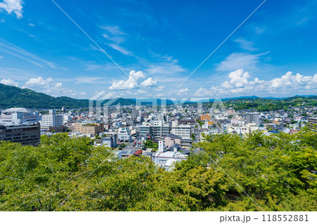 岡山県津山市　津山城から見おろす津山の町並み 118552881