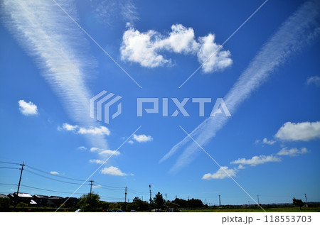 石川県金沢市　秋の空と雲 118553703