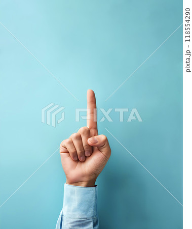 上を指さす男性の手のイメージ素材 118554290