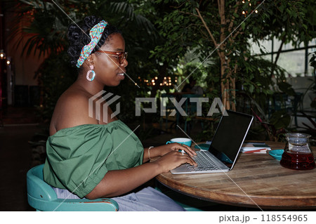 Side view shot of African American woman working in eco cafe 118554965