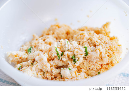 食材を混ぜ合わせたもの 118555452