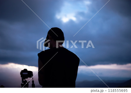 people silhouettes on mountain 118555695