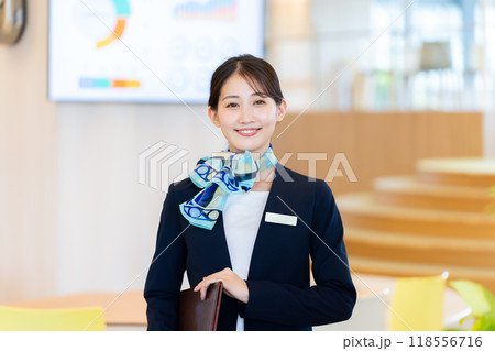 受付の若い女性 撮影協力:学校法人電波学園 東京電子専門学校 受付の若い女性 撮影協力:学校法人電波学園 東京電子専門学校 118556716