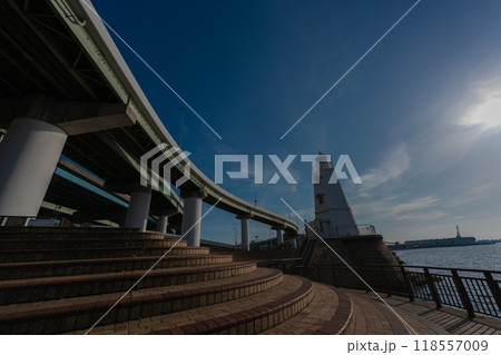 大阪府堺市堺区にの青空に映える旧堺燈台を撮影したもの 大阪府堺市堺区にの青空に映える旧堺燈台を撮影したもの 118557009
