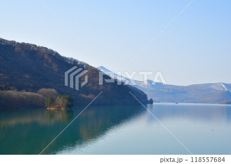 春の檜原湖（福島県） 118557684