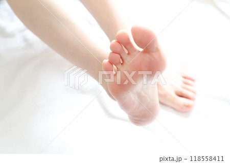 足の裏　フットケアイメージ 118558411