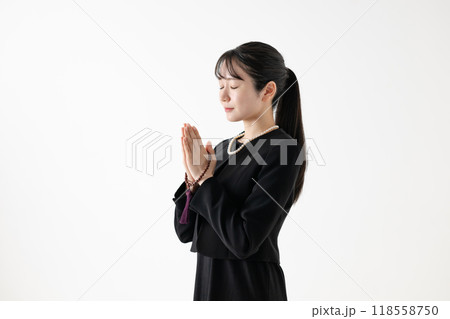 喪服を着た女性 喪服を着た女性 118558750