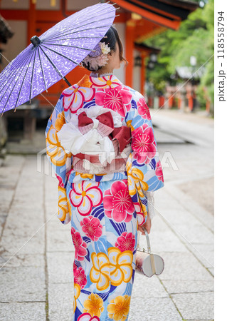 着物を着た女性 後ろ姿 着物を着た女性 後ろ姿 118558794