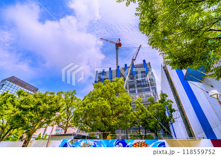 日本の横浜都市景観　関内駅前。横浜市旧市庁舎街区活用事業新築等工事などを望む＝18日 118559752