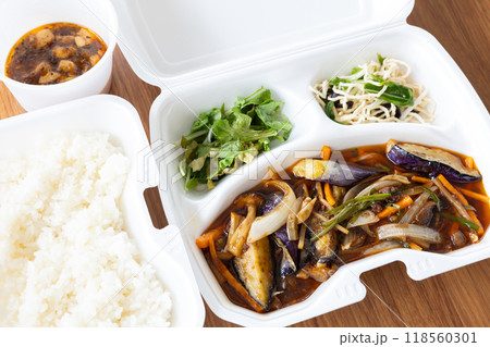 おいしいピリ辛中華炒め、なすと豚挽肉炒め弁当、ミニ麻婆豆腐付き 118560301