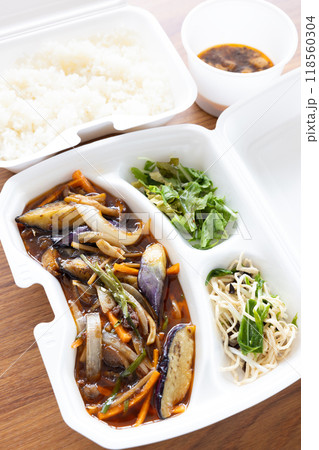 おいしいピリ辛中華炒め、なすと豚挽肉炒め弁当、ミニ麻婆豆腐付き 118560304