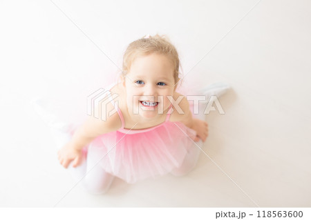 Little ballerina in pink tutu Little ballerina in pink tutu 118563600