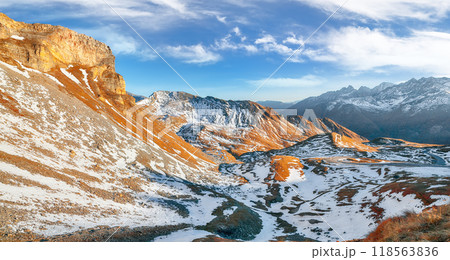 Amazing view of Grossglockner High Alpine Road at autumn. 118563836