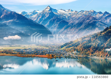 Amazing view of the city and mountains around Zell lake or Zeller See . Amazing view of the city and mountains around Zell lake or Zeller See . 118563860