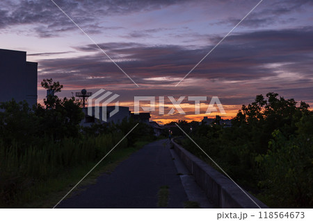 日本の岡山県岡山市の早朝の美しい風景 日本の岡山県岡山市の早朝の美しい風景 118564673