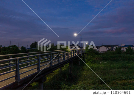 日本の岡山県岡山市の早朝の美しい風景 日本の岡山県岡山市の早朝の美しい風景 118564691