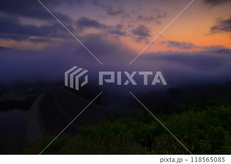 岩手県奥州市　夜明けの風景 118565085