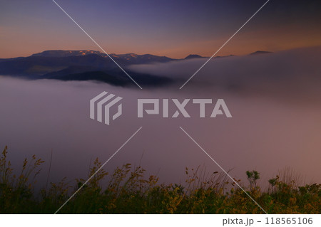 岩手県奥州市 夜明けの風景 岩手県奥州市 夜明けの風景 118565106