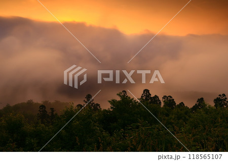 岩手県奥州市　夜明けの風景 118565107