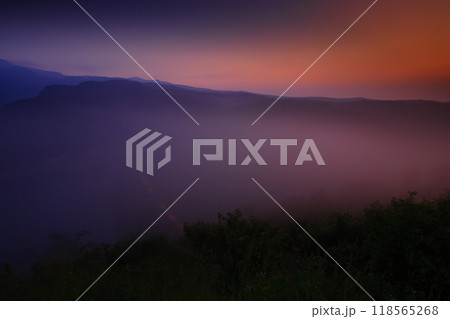 岩手県奥州市　夜明けの風景 118565268