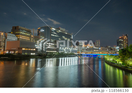大阪天満橋夜景　川崎橋からの眺め 118566130