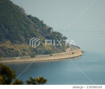海沿いを走る鹿児島マラソンの風景 海沿いを走る鹿児島マラソンの風景 118566191