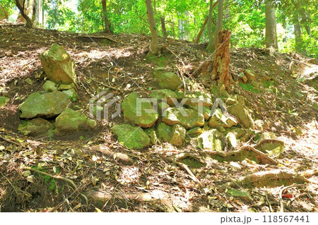 天下分け目の天王山「山崎城」の曲輪と残石垣・眺望 天下分け目の天王山「山崎城」の曲輪と残石垣・眺望 118567441