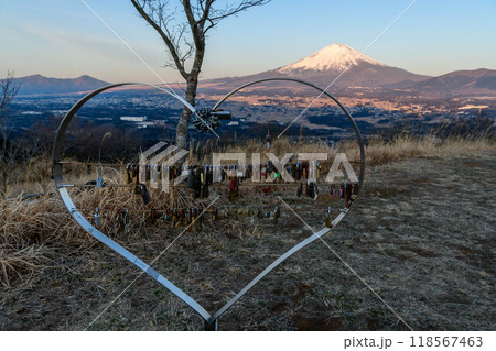 静岡県御殿場市誓いの丘公園からの富士山 118567463