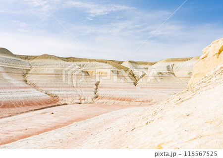 カザフスタンのマンギスタウのシェールカラ・マウンテン 118567525