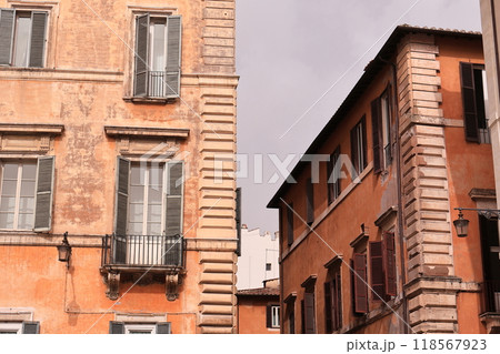 ローマの街並み 118567923