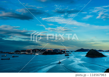 長崎港客船入港(National Geographic Resolution)女神大橋から【長崎市】 長崎港客船入港(National Geographic Resolution)女神大橋から【長崎市】 118567963