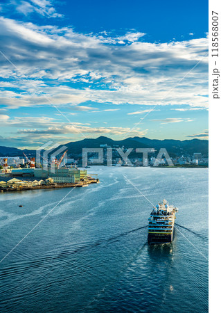 長崎港客船入港(National Geographic Resolution)女神大橋から【長崎市】 長崎港客船入港(National Geographic Resolution)女神大橋から【長崎市】 118568007