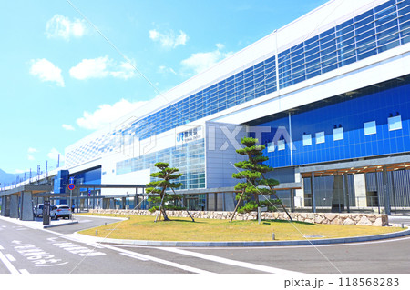 福井県敦賀市、敦賀駅の風景 118568283