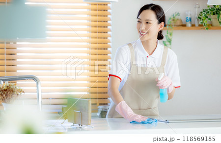 ハウスクリーニング 女性 スタッフ ハウスクリーニング 女性 スタッフ 118569185